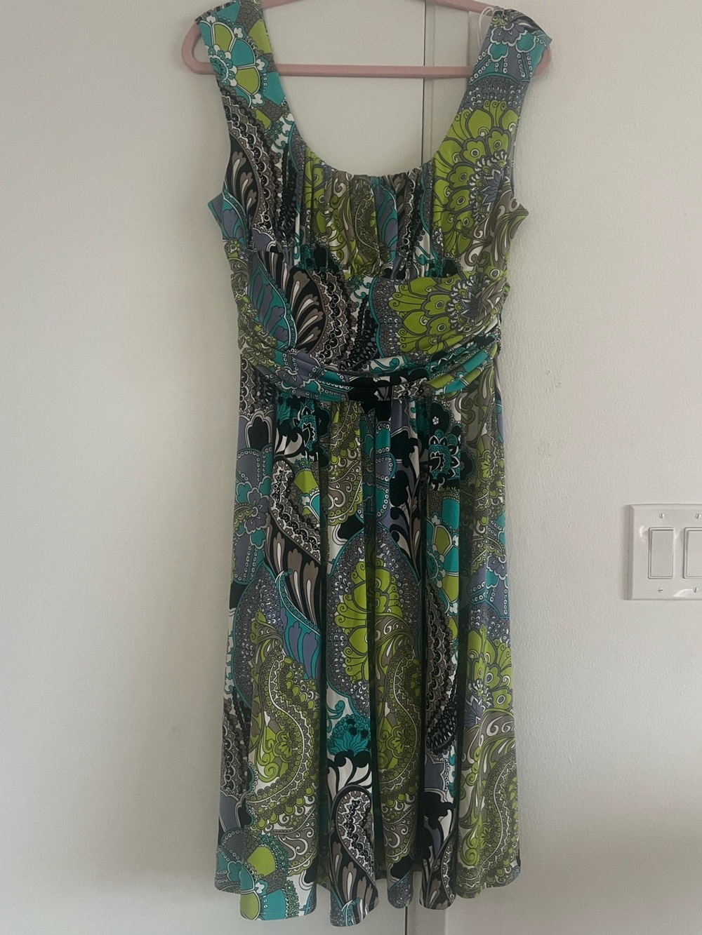 Maggie London Sleeveless Paisley Dress • 14